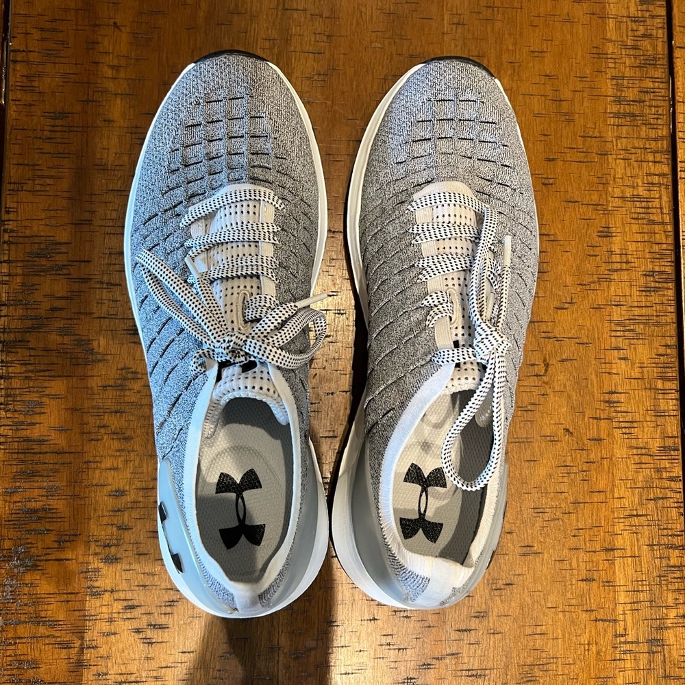 Under Armour Running Shoes - Picture 4 of 5